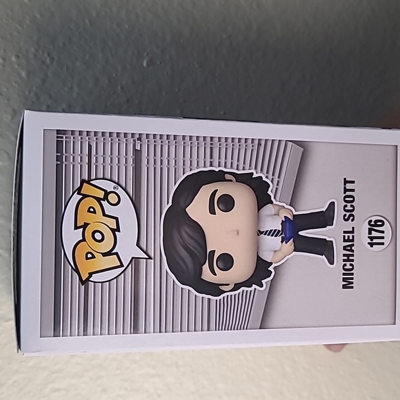 Michael Scott pop - Picture 2 of 4